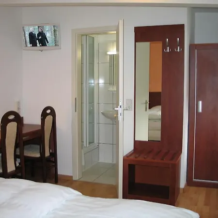 מלון Restaurant Zur Post 2*