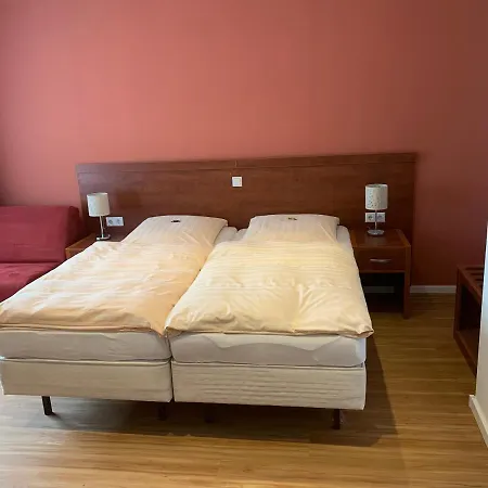 Hotel Restaurant Zur Post 2*