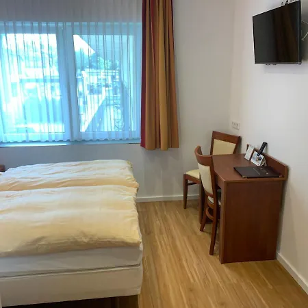 מלון Restaurant Zur Post 2*