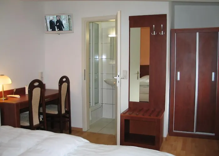 Hotel Restaurant Zur Post 2*